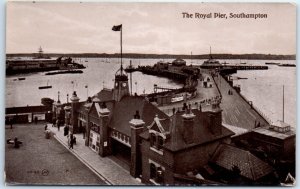 M-39709 The Royal Pier Southampton England