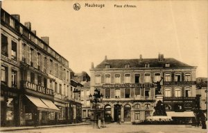 CPA Nord MAUBEUGE Place d'Armes statue (983626)