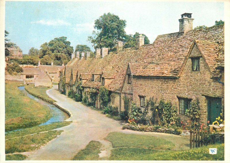 England Postcard Bibury Arlington Row picturesque image typical houses