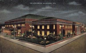 Night Time The Auditorium Milwaukee Wisconsin