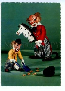 495605 East Germany GDR circus dolls clowns Old postcard