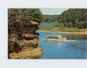 Postcard In The Lower Dells, Wisconsin Dells, Wisconsin