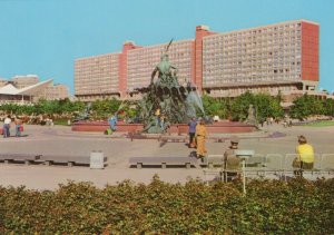 Germany Postcard - Berlin - Neptune Fountain With Shopping Arcade  RR9167