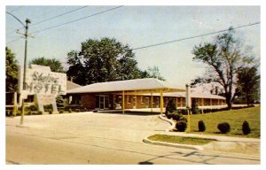 Postcard MOTEL SCENE Noblesville Indiana IN AT4027