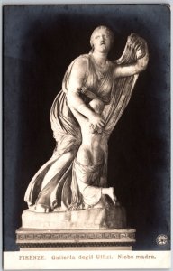 Firenze Galleria degil Uffizi Niobe Madre Sculpture Florence Italy Postcard