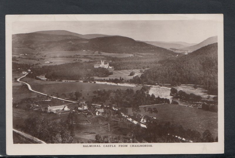 Scotland Postcard - Balmoral Castle From Craignordie    T7406 