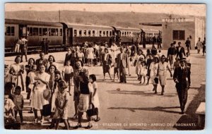 Manfredonia Stazione di Siponto Arrivo dei Bagnanti ITALY Postcard