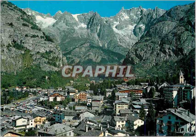 Postcard Modern Courmayeur m 1224 Vue Generale and the Mont Blanc Massif