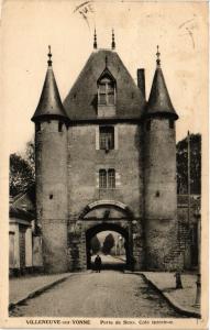 CPA VILLENEUVE-sur-YONNE - Porte de SENS Coté intérieur (656784)