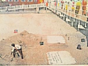 Postcard  Hand Colored Sand Artist at Work, Atlantic City, NJ  1917   Y5