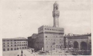 Italy Firenze Piazzo della Signoria col Palazzo Vecchio e la Loggia dei Lanzi...