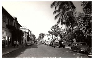 RPPC Postcard Worth Avenue Old Cars Stores Pedestrians Palm Beach Florida K225