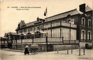 CPA CABOURG - Hotel des Ducs de Normandie - Facade sur la Mer (516037)