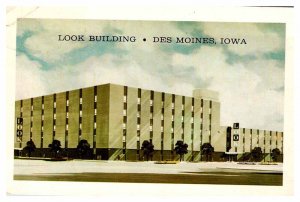 Postcard BUILDING SCENE Des Moines Iowa IA AT7207