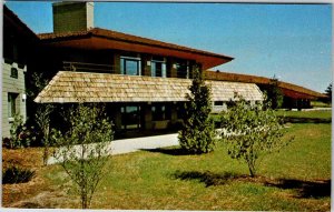 Postcard BUILDING SCENE Madison Wisconsin WI AO6066