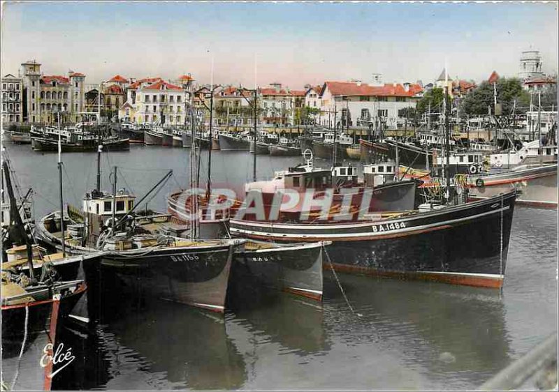 Modern Postcard Saint Jean de Luz (Pyrenees Basses) Trawlers and tuna boats i...