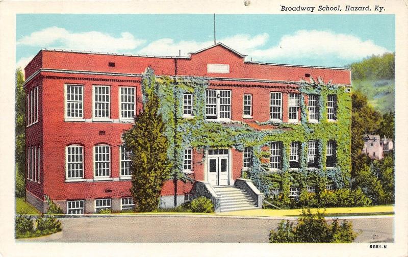 Hazard Kentucky~Broadway School~Vines on Front Wall~Opened Windows~1945 Postcard