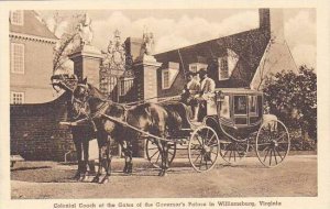 Virginia Williamsburg Colonial Coach at The Gates Of The Governors Palace In ...