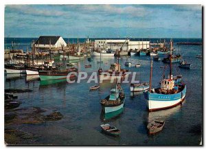 Postcard Modern Brittany picturesque boats in the harbor Fishing