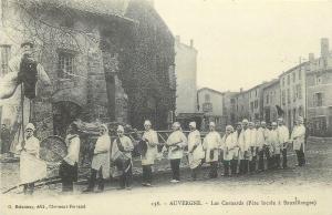 Cartes d`autrefois France Auvergne les cornards fete locale a Sauxillanges