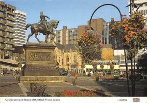 uk6207 cicy square and statue of the black prince leeds   uk