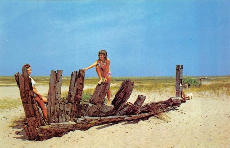 NC, North Carolina  CAPE HATTERAS SEASHORE Child~Shipwreck? OUTER BANKS Postcard