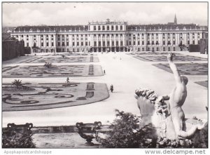 Austria Wien Schoenbrunn Schloss und Blumenparterre Photo