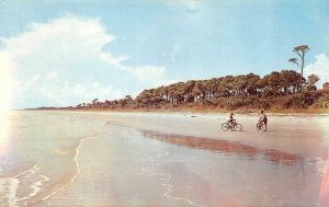 HILTON HEAD ISLAND South Carolina SC~ SEA PINES PLANTATION Couple~Bikes Postcard