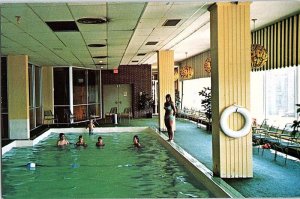 Postcard HOTEL SCENE Thunder Bay Ontario ON AJ0628