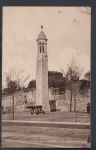 Hampshire Postcard - Pilgrims Monument, Southampton    RS6222