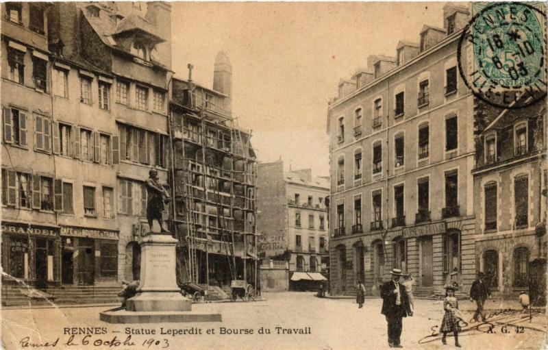 CPA RENNES - Statue Leperdit et Bourse du Travail (298246)