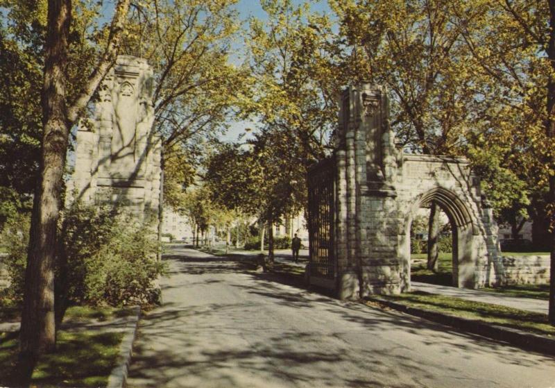 University Of Saskatchewan Saskatoon SK Memorial Gates Postcard D30 *As Is