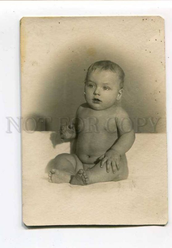 3033465 Little Boy on Pillow. Vintage Real PHOTO