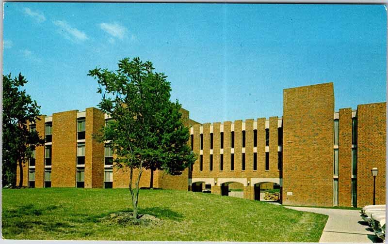 Postcard SCHOOL SCENE Columbia Missouri MO AM8227