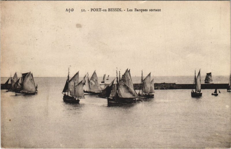 CPA PORT-en-BESSIN Les Barques Sortant (1229670)