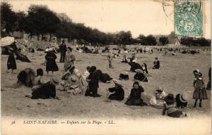 CPA St-NAZAIRE - Enfants sur la Plage (222423)