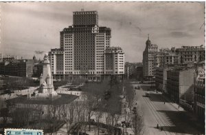 VINTAGE POSTCARD STREET SCENE & PLAZA OF SPAIN MADRID SPAIN EARLY 1950's MAILED