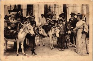 CPA Les Pyrénées Centrales-LUCHON - Depart pour la Promenade a Ane (582896)