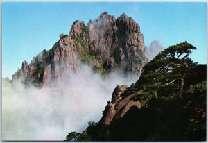 VINTAGE CHINA ILLUSTRATED MAXIMUM POSTCARD SCENES FROM YELLOW MOUNT HUANGSGAN #1