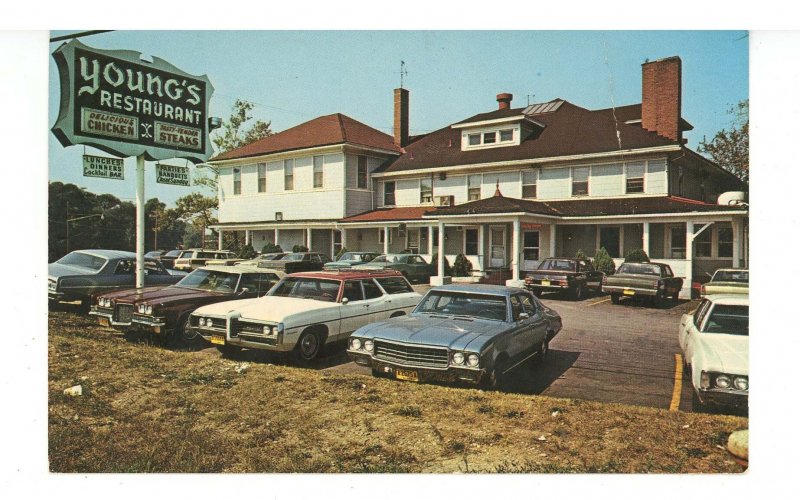 OH - Akron. Young's Restaurant ca 1960's   (crease)