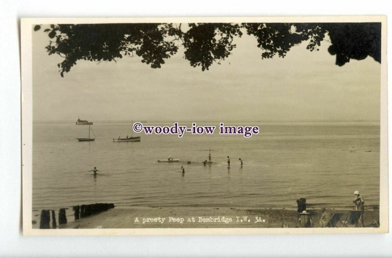h1723 - Isle of Wight - Group of Youngsters in the Sea, at Bembridge - Postcard