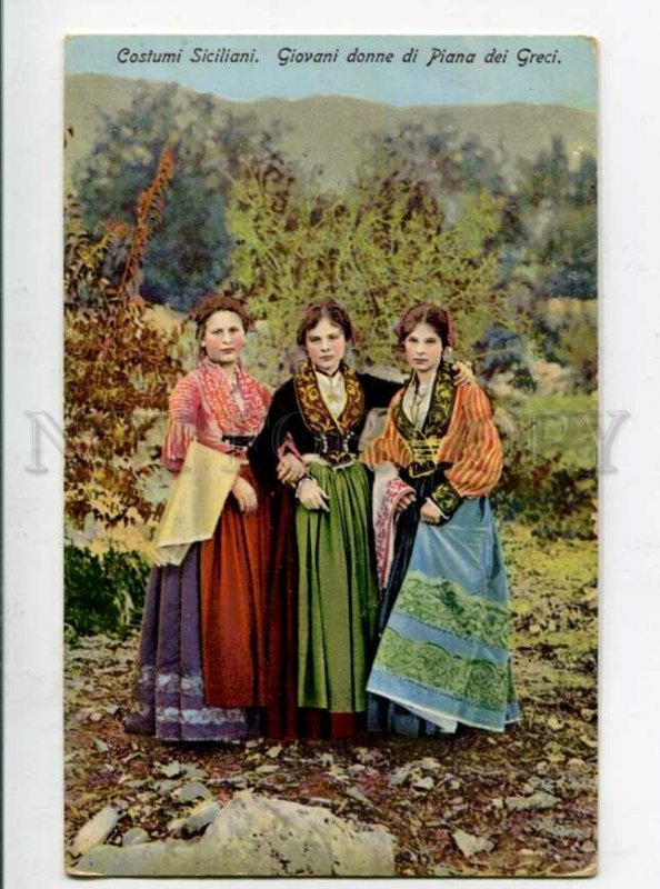 traditional sicilian women