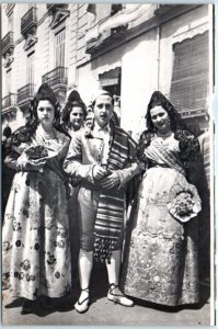 Postcard - Typical costumes - Valencia, Spain