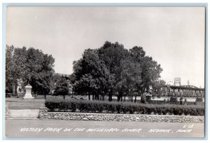 c1940's Victory Park On The Mississippi River Keokuk Iowa IA RPPC Photo Postcard 