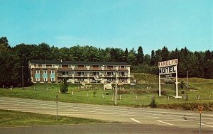 Vintage Postcard - Wandlyn Motor Inn - Woodstock, N.B., Canada
