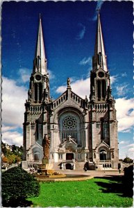 La Basilique Basilica Ste Anne Beaupre Quebec Canada Postcard VTG UNP Vintage 
