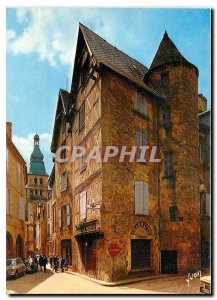 Postcard Modern Sarlat (Dordogne) Rue de la Liberte bordered remarkable home