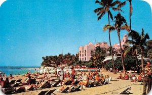 Waikiki, Honolulu ROYAL HAWAIIAN HOTEL Hawaii Beach c1950s Vintage Postcard