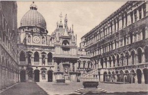 Italy Venezia Cortile del Palazzo Ducale