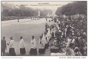 France Lourdes L'Esplanade pendant la Procession du Saint-Sacrament